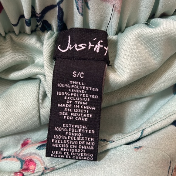 Skirt with attached half pants as u see in pic. - Picture 5 of 5